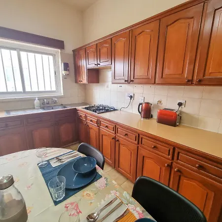 منزل للإقامة Luxury - Smart Tv With Netflix لارنكا