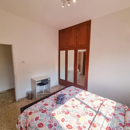 Luxury - Smart Tv With Netflix * لارنكا