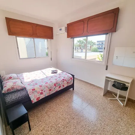 Luxury - Smart Tv With Netflix لارنكا