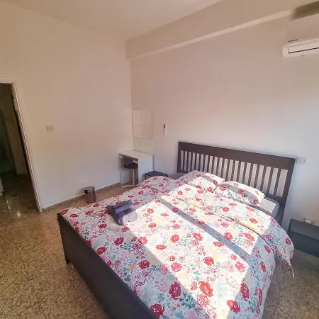 Luxury - Smart Tv With Netflix * لارنكا